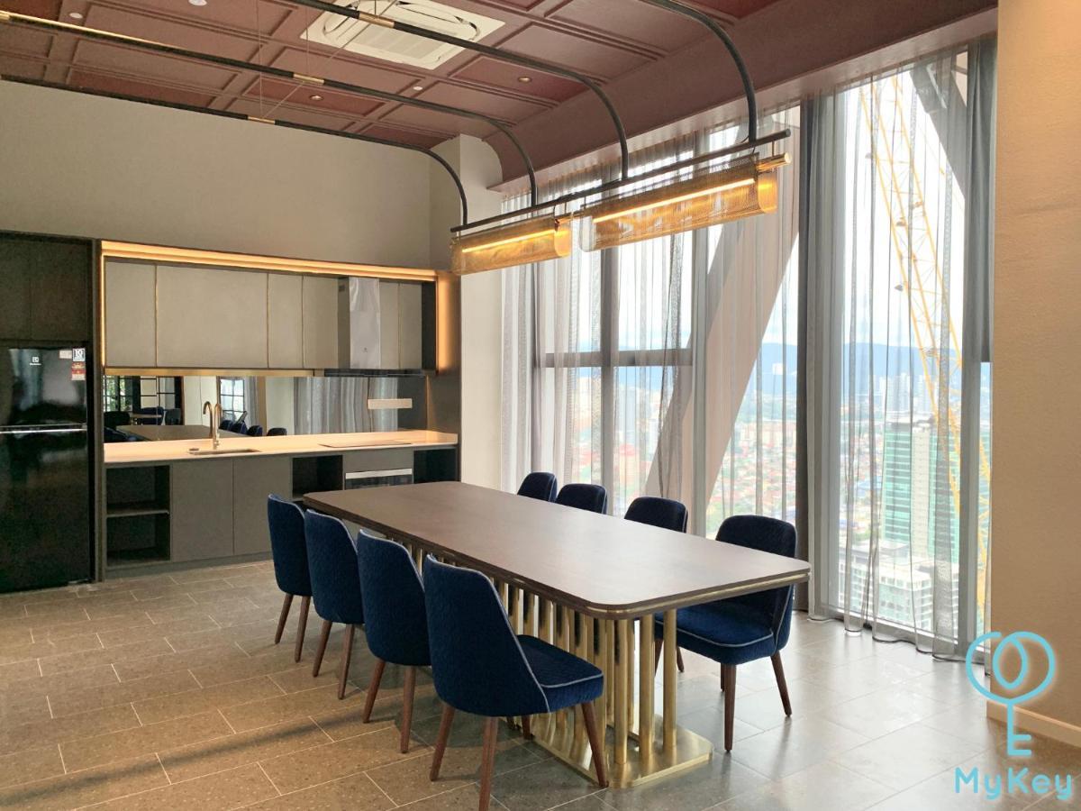 Scarletz Suites By Mykey Kuala Lumpur Exterior foto The kitchen of the 2F