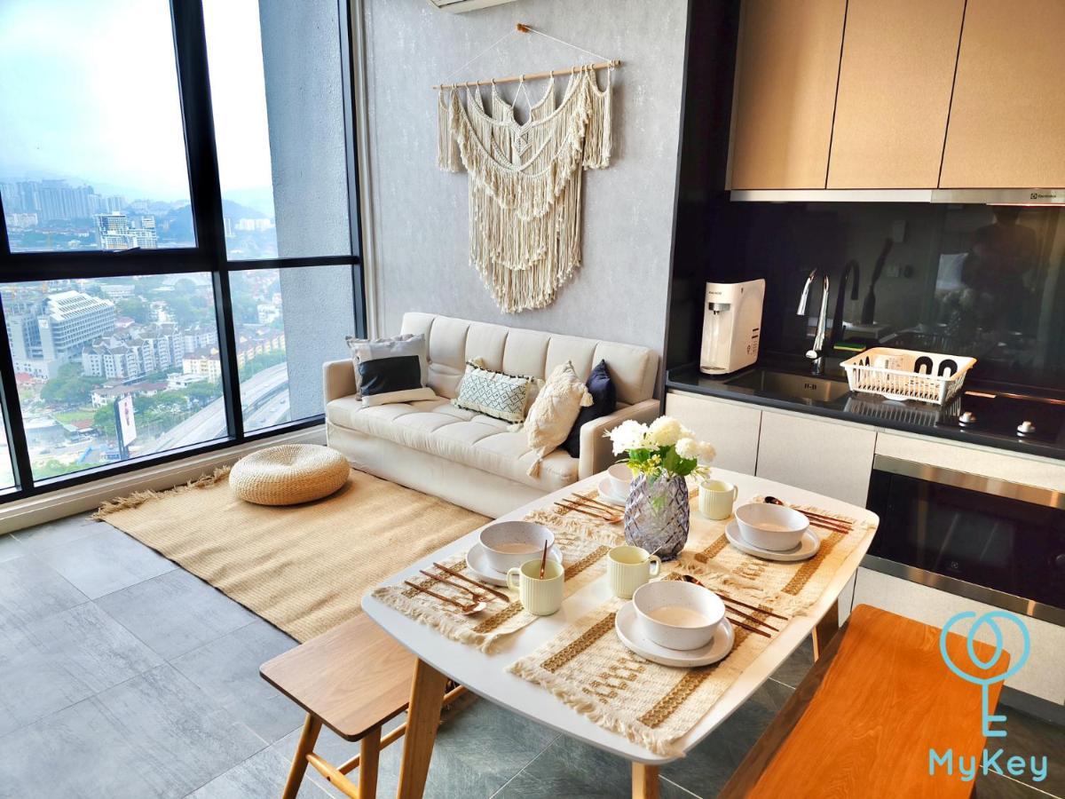Scarletz Suites By Mykey Kuala Lumpur Exterior foto A modern apartment in Kuala Lumpur, Malaysia