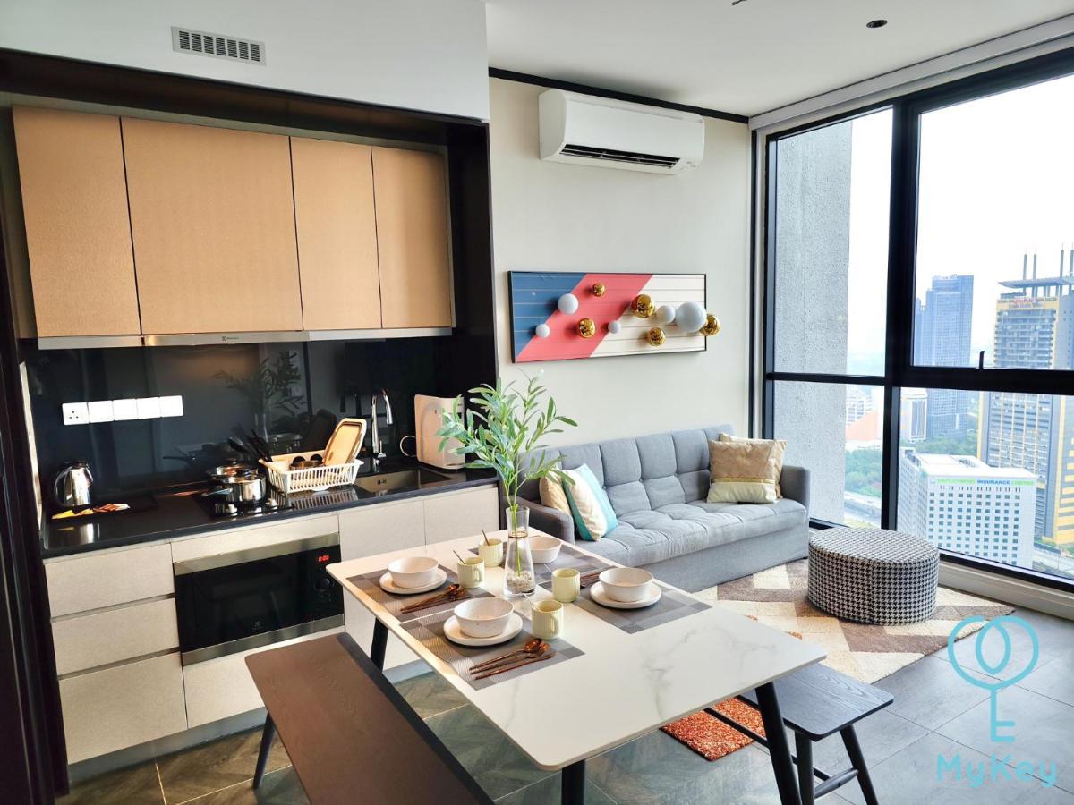 Scarletz Suites By Mykey Kuala Lumpur Exterior foto A typical apartment in the complex
