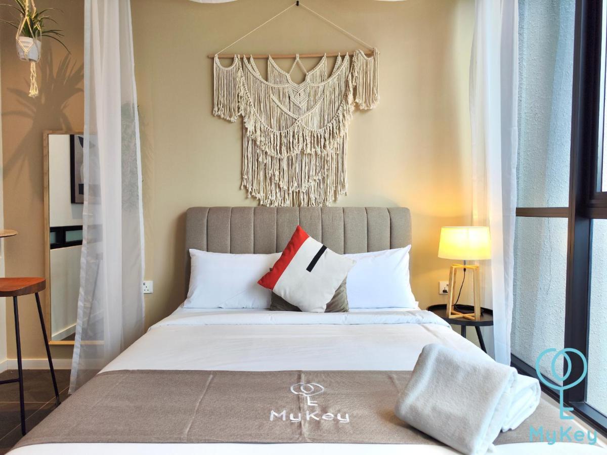 Scarletz Suites By Mykey Kuala Lumpur Exterior foto A bedroom at the hotel