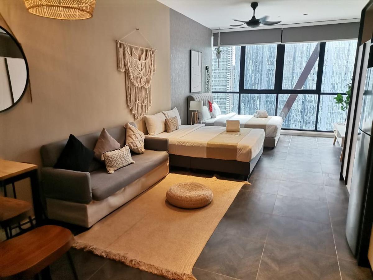 Scarletz Suites By Mykey Kuala Lumpur Exterior foto A studio apartment in Singapore